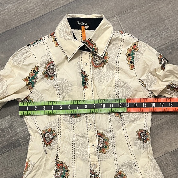 Taikonhu White Top with Navy Trim and Orange Tag Anthropologie - Picture 11 of 12